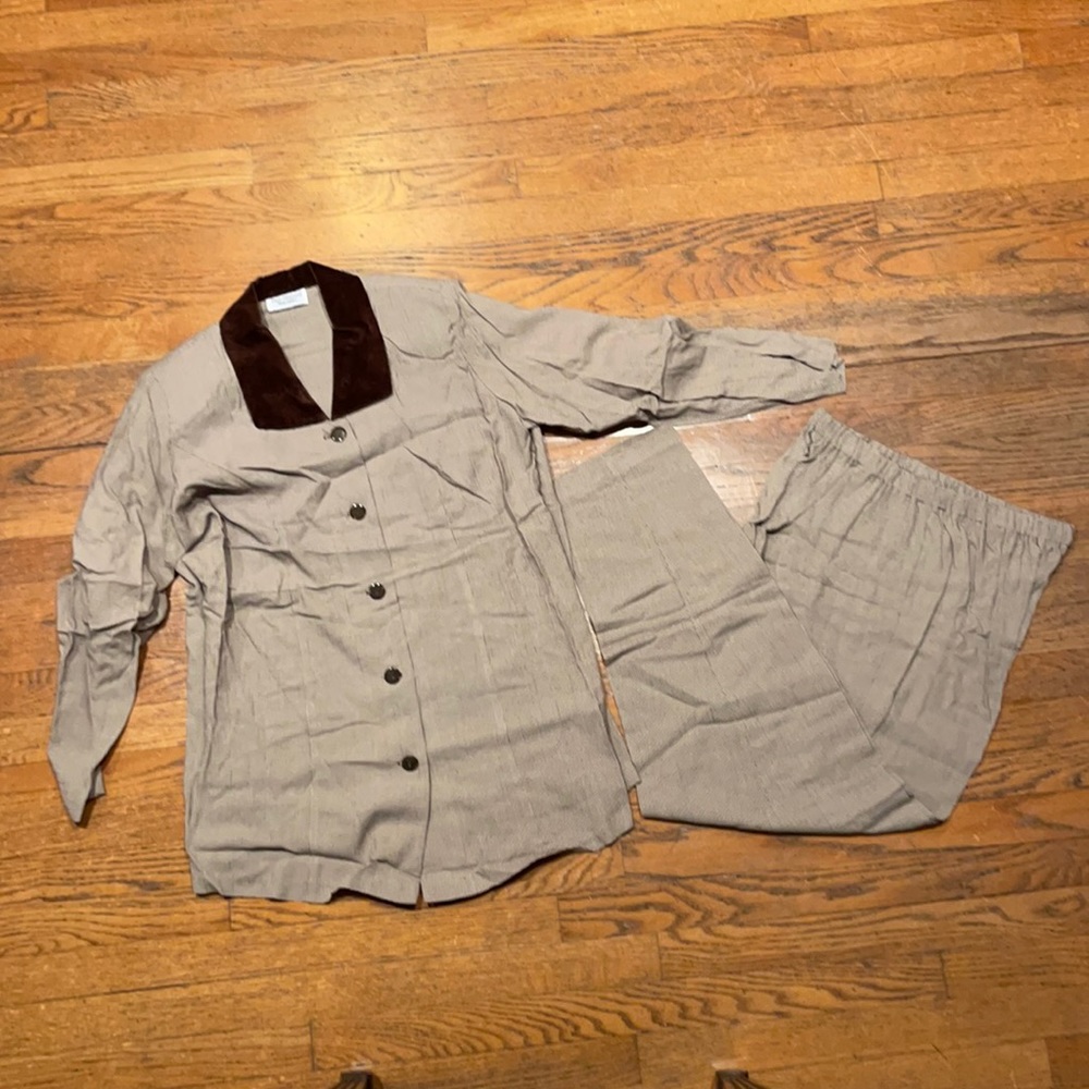 2 piece Dan Howard Maternities pantsuit. Size M